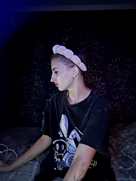 carolinakis  online show from 11-19-25, 08:09