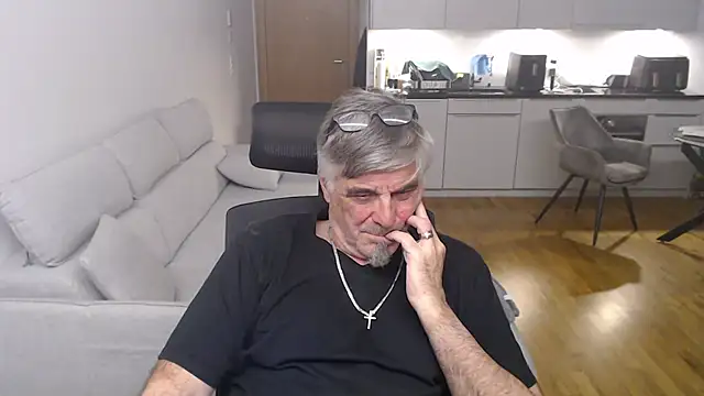 Buidapest online show from 04-08-26, 11:27