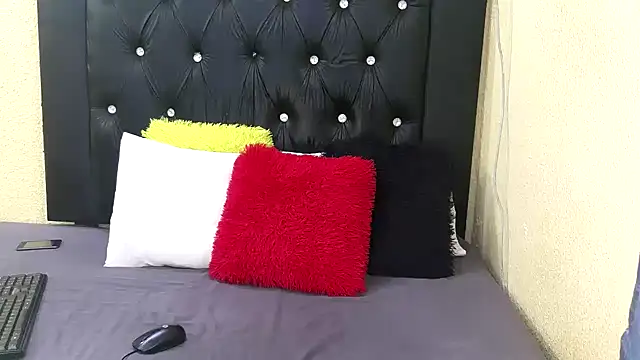 ButtcheeksXX online show from 12-19-25, 12:23