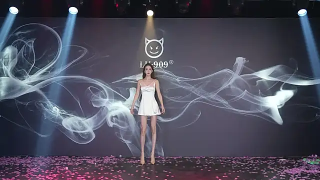 Snapshot of LU-909 chatting on 11-24-25, 08:14 LU-909 online show from 11-24-25, 08:14