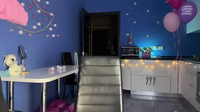 Jolienne online show from 12-18-25, 06:58