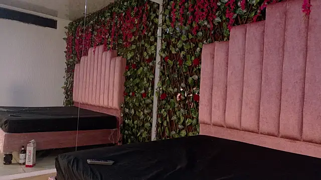 MiaJanss online show from 11-25-25, 03:01