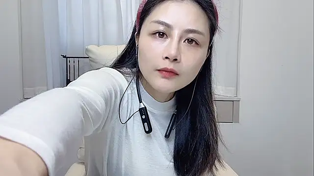 Snapshot of forzen-baby chatting on 11-26-25, 06:47 forzen-baby online show from 11-26-25, 06:47