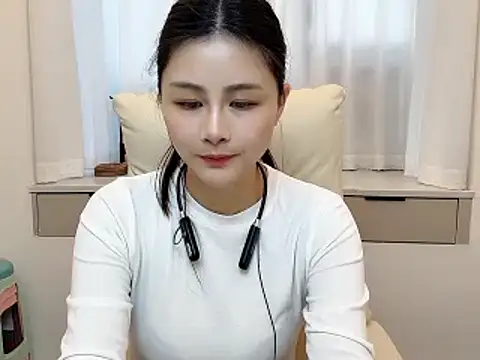 Snapshot of forzen-baby chatting on 11-28-25, 06:05 forzen-baby online show from 11-28-25, 06:05