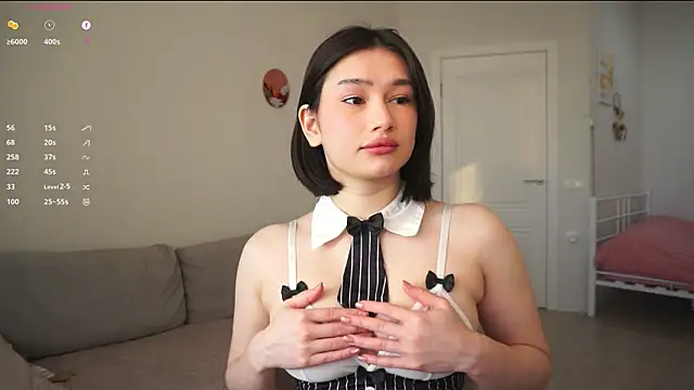 Snapshot of SoftLuna chatting on 01-15-26, 05:01 SoftLuna online show from 01-15-26, 05:01