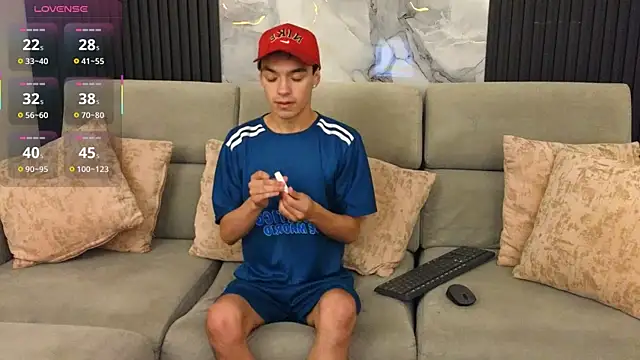 Snapshot of krisstormvg chatting on 11-21-25, 08:07 krisstormvg online show from 11-21-25, 08:07