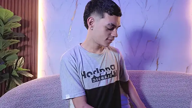 Snapshot of krisstormvg chatting on 11-27-25, 07:49 krisstormvg online show from 11-27-25, 07:49