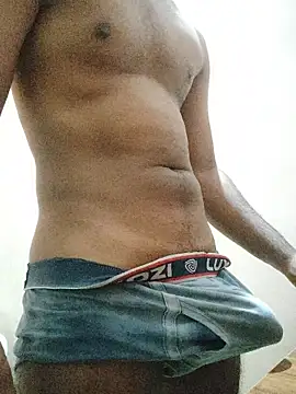 Snapshot of BhonduBaby chatting on 11-28-25, 08:00 BhonduBaby online show from 11-28-25, 08:00