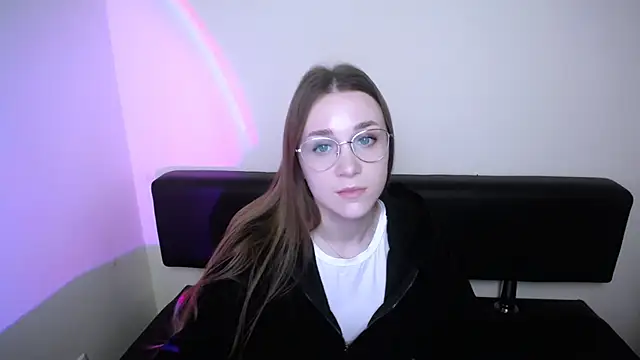 Snapshot of MillaTems_ chatting on 11-18-25, 10:20 MillaTems online show from 11-18-25, 10:20