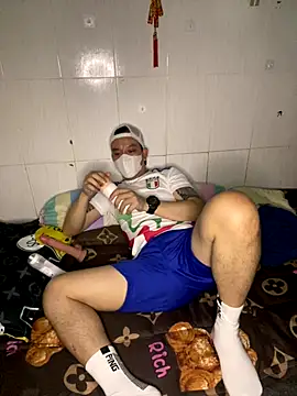 Snapshot of Bui_Vinh_Khoi18 chatting on 11-26-25, 02:40 Bui Vinh Khoi18 online show from 11-26-25, 02:40