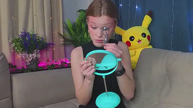 KarieBowery online show from 12-04-25, 07:55