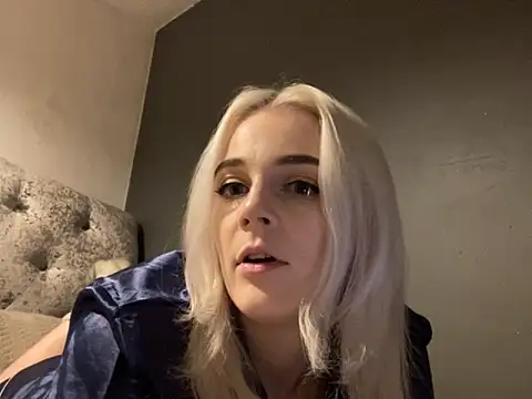 BellaJade  online show from 11-18-25, 06:45