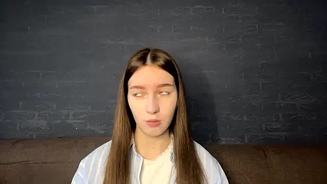 Snapshot of CindaWinn chatting on 11-19-25, 08:03 CindaWinn online show from 11-19-25, 08:03