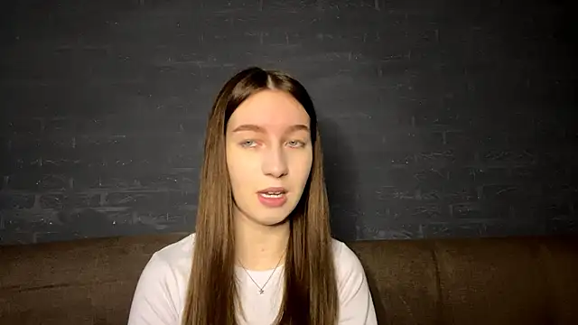 Snapshot of CindaWinn chatting on 11-22-25, 08:02 CindaWinn online show from 11-22-25, 08:02