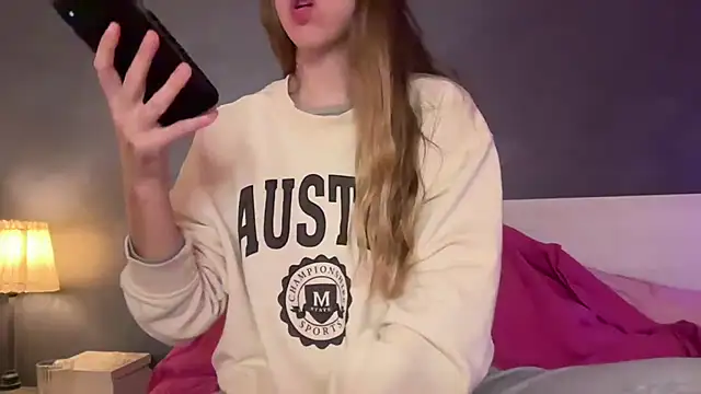 Snapshot of Martimartinaxx chatting on 02-11-26, 08:36 Martimartinaxx online show from 02-11-26, 08:36