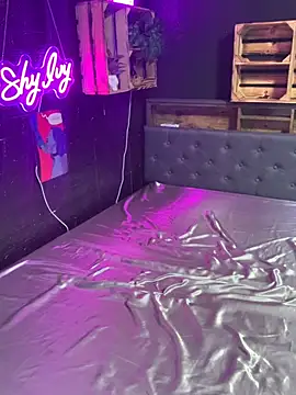 Snapshot of Shy-Ivy chatting on 11-19-25, 10:43 Shy-Ivy online show from 11-19-25, 10:43