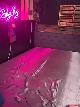 Snapshot of Shy-Ivy chatting on 12-14-25, 10:58 Shy-Ivy online show from 12-14-25, 10:58