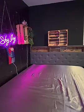 Snapshot of Shy-Ivy chatting on 12-16-25, 10:37 Shy-Ivy online show from 12-16-25, 10:37