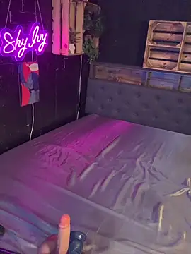 Snapshot of Shy-Ivy chatting on 12-22-25, 10:40 Shy-Ivy online show from 12-22-25, 10:40