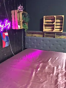 Snapshot of Shy-Ivy chatting on 01-05-26, 10:46 Shy-Ivy online show from 01-05-26, 10:46