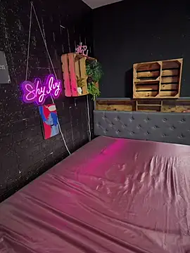 Snapshot of Shy-Ivy chatting on 01-12-26, 10:48 Shy-Ivy online show from 01-12-26, 10:48