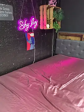 Snapshot of Shy-Ivy chatting on 01-14-26, 11:20 Shy-Ivy online show from 01-14-26, 11:20