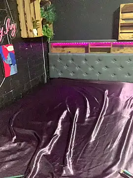 Snapshot of Shy-Ivy chatting on 03-09-26, 10:58 Shy-Ivy online show from 03-09-26, 10:58