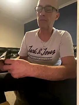 Snapshot of grant38com chatting on 11-22-25, 12:48 grant38com online show from 11-22-25, 12:48