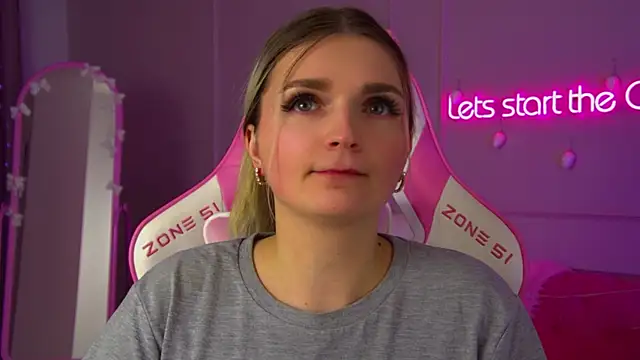 Snapshot of AnnyRaii chatting on 12-20-25, 06:26 AnnyRaii online show from 12-20-25, 06:26