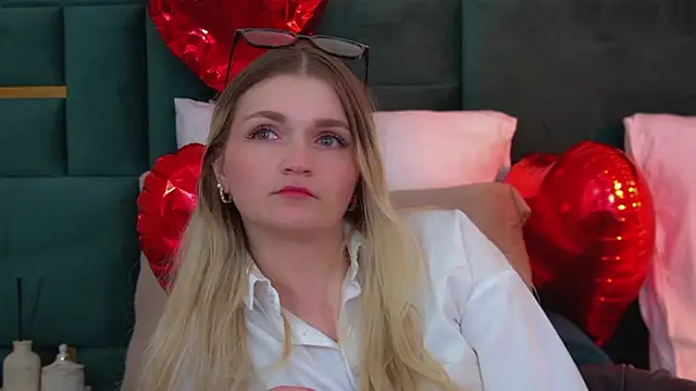 Snapshot of AnnyRaii chatting on 02-14-26, 06:04 AnnyRaii online show from 02-14-26, 06:04