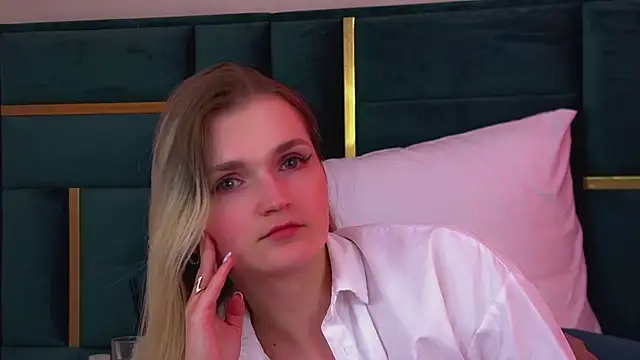 Snapshot of AnnyRaii chatting on 03-08-26, 02:04 AnnyRaii online show from 03-08-26, 02:04