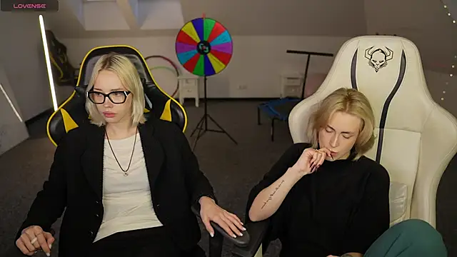 Kara cat online show from 12-04-25, 11:19