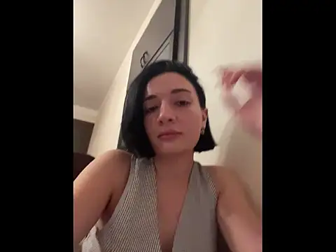 Pineapple online show from 11-21-25, 05:33