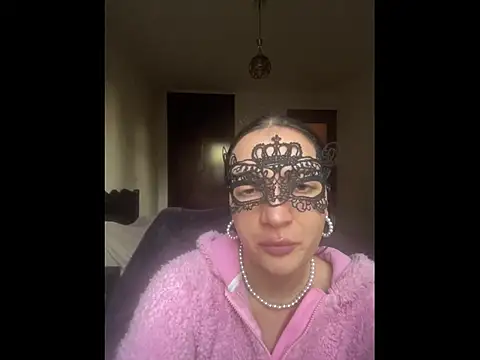 Pineapple online show from 12-03-25, 01:20