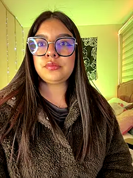 Marianaa   online show from 11-18-25, 06:34