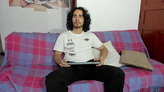 Snapshot of Jave_rave chatting on 02-14-26, 08:38 Jave rave online show from 02-14-26, 08:38