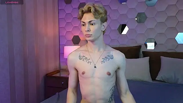 Snapshot of Even_Vrot chatting on 12-04-25, 07:55 Even Vrot online show from 12-04-25, 07:55