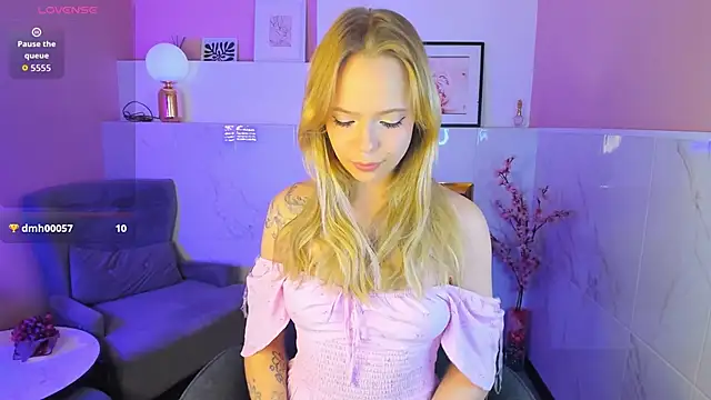 Snapshot of lucy_loy chatting on 11-25-25, 01:55 lucy loy online show from 11-25-25, 01:55