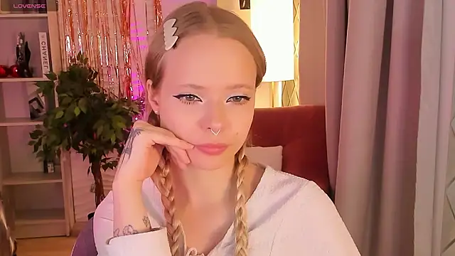 Snapshot of lucy_loy chatting on 01-17-26, 01:49 lucy loy online show from 01-17-26, 01:49