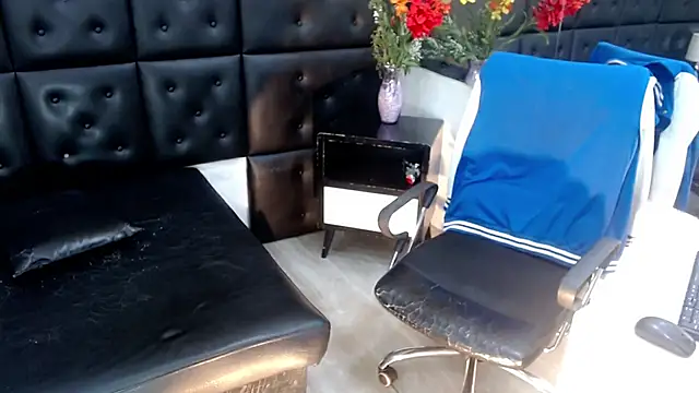 Snapshot of ChrisHott01 chatting on 12-02-25, 02:06 ChrisHott01 online show from 12-02-25, 02:06