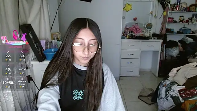 Snapshot of Nanylux chatting on 12-20-25, 02:51 Nanylux online show from 12-20-25, 02:51