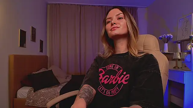 Snapshot of Ursula_Andres chatting on 01-19-26, 02:37 Ursula Andres online show from 01-19-26, 02:37