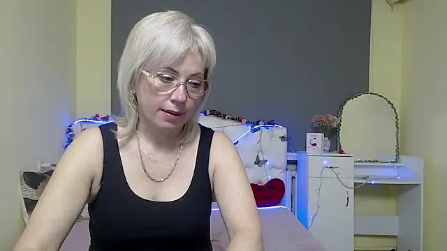 LaurenWishy online show from 04-28-26, 02:27