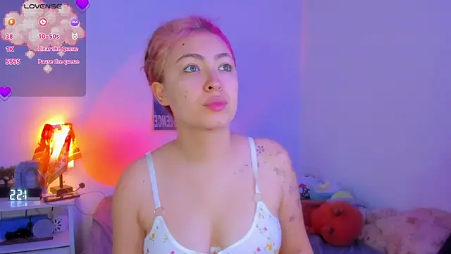 Snapshot of MarieTaylor_ chatting on 06-08-26, 06:41 MarieTaylor online show from 06-08-26, 06:41