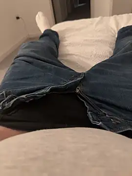 Snapshot of -bfc1882- chatting on 02-23-26, 06:27 -bfc1882- online show from 02-23-26, 06:27