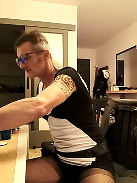 xelyber online show from 04-17-26, 02:58