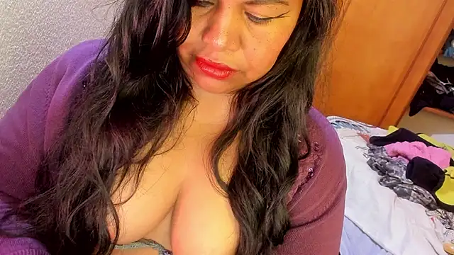 Snapshot of ebonycamelia chatting on 04-29-26, 06:36 ebonycamelia online show from 04-29-26, 06:36