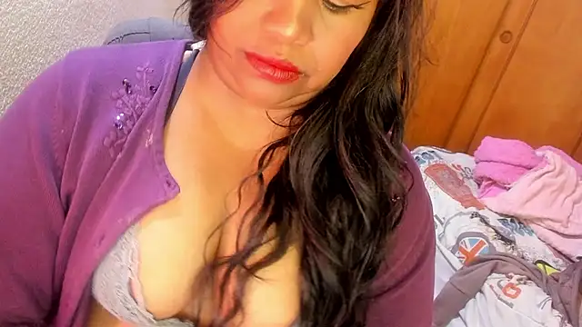 Snapshot of ebonycamelia chatting on 05-06-26, 06:35 ebonycamelia online show from 05-06-26, 06:35