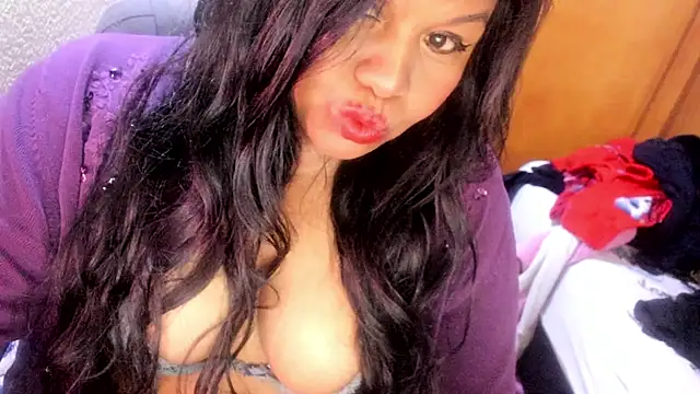Snapshot of ebonycamelia chatting on 05-08-26, 09:42 ebonycamelia online show from 05-08-26, 09:42