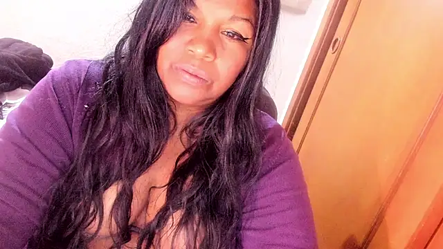 Snapshot of ebonycamelia chatting on 05-11-26, 07:22 ebonycamelia online show from 05-11-26, 07:22
